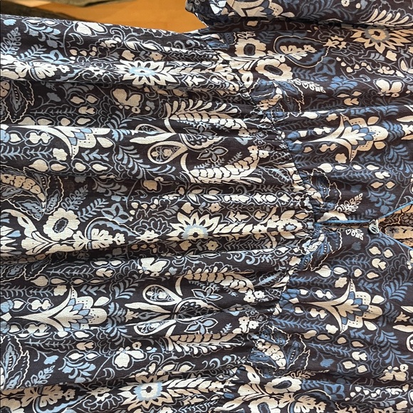 XiRENA Blue and White Patterned Midi Dress - Picture 4 of 6